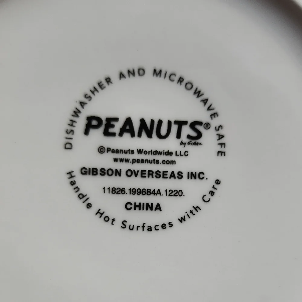 Peanuts Yellow and White Dog Bowl with Zigzag Design - Picture 2 of 8